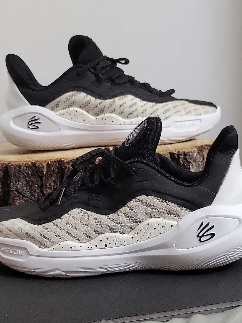 Under Armour Curry Flow Men’s Low Top Basketball Sneakers Lace-Up Sz 8.5